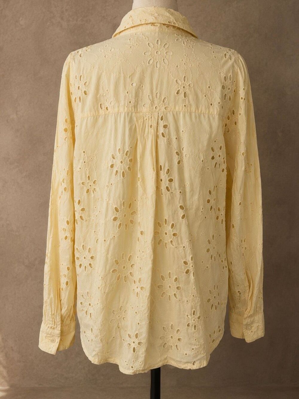 Anthropologie Yellow Eyelet Buttondown Top Sz Medium - Picture 4 of 12